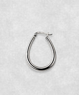 Side view close-up of oval hoop earrings in 925 sterling silver – detailed polished finish and clasp mechanism