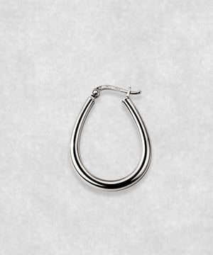 Side view close-up of oval hoop earrings in 925 sterling silver – detailed polished finish and clasp mechanism